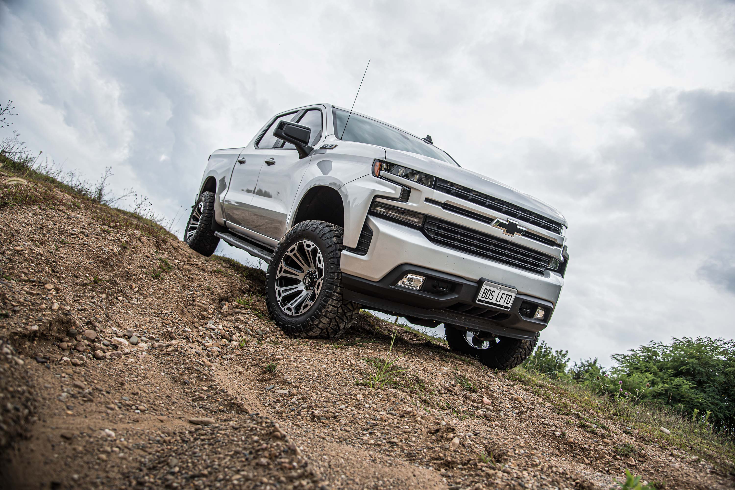 2.5 Inch Lift Kit | FOX 2.5 Performance Elite Coil-Over | Chevy Trail Boss or GMC AT4 1500 (19-24) 4WD | Diesel - Image 2