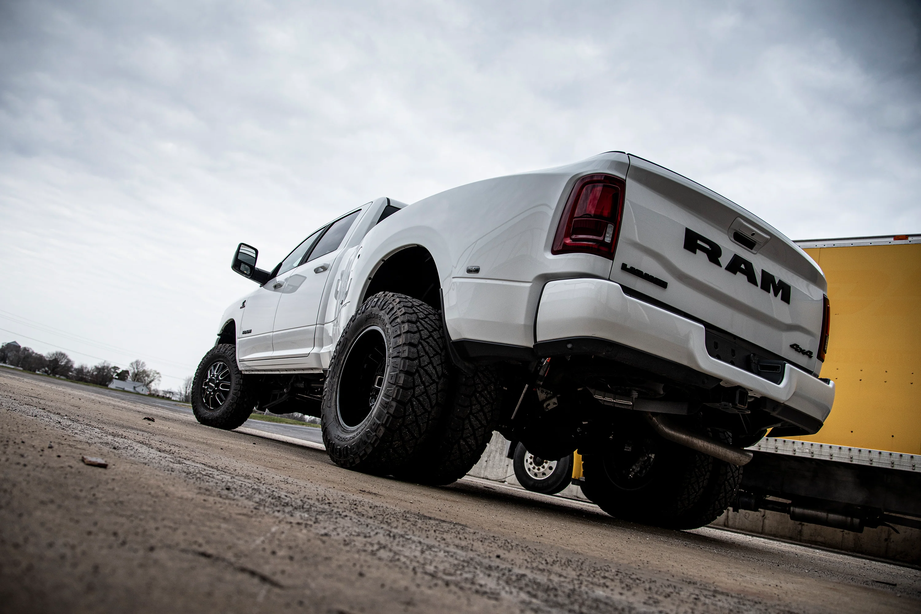4 Inch Lift Kit w/ Radius Arm | Extended Travel | Ram 3500 (25-26) 4WD | Gas - Image 5