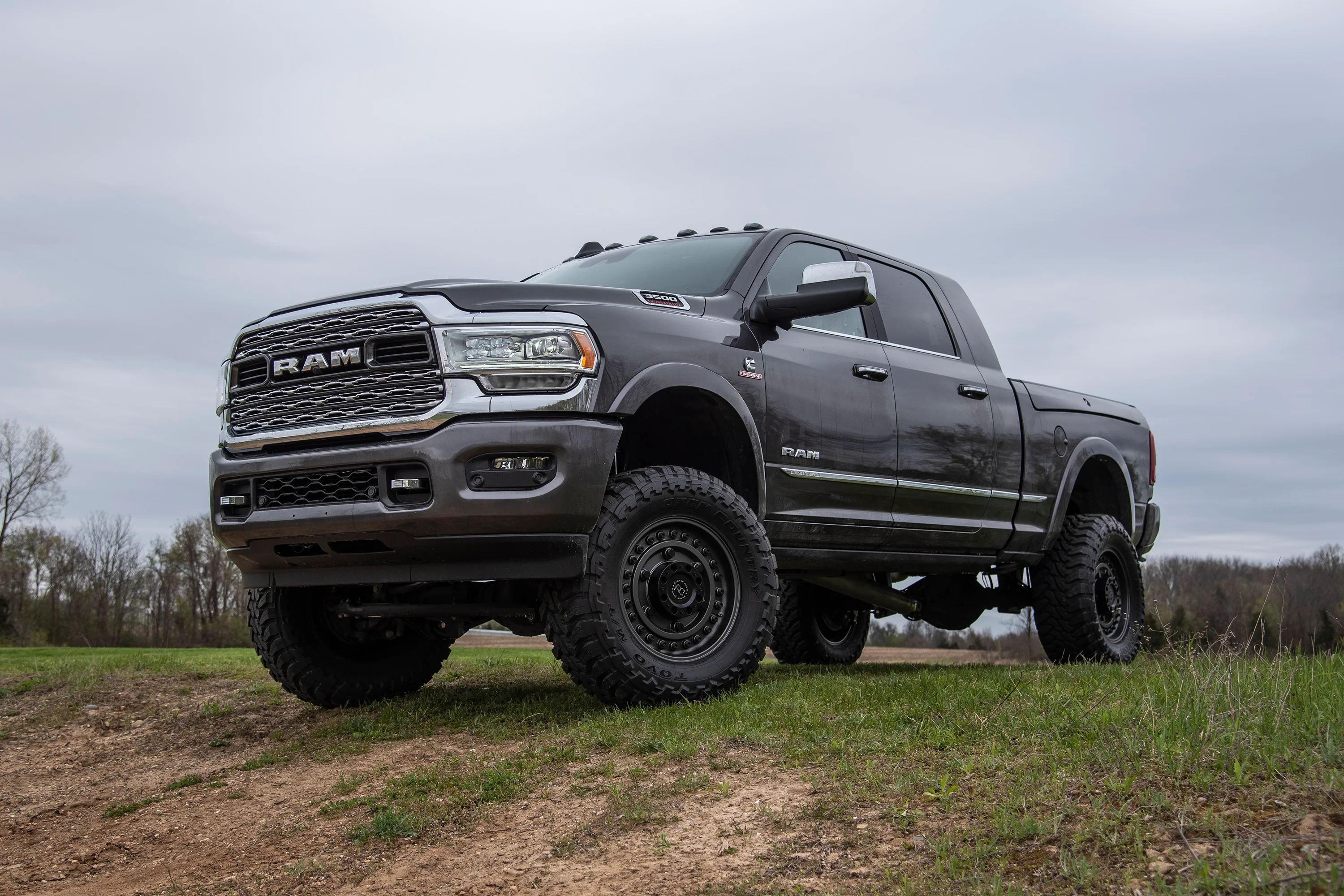 5.5 Inch Lift Kit w/ Radius Arm | Ram 3500 w/ Rear Air Ride (19-24) 4WD | Gas - Image 2