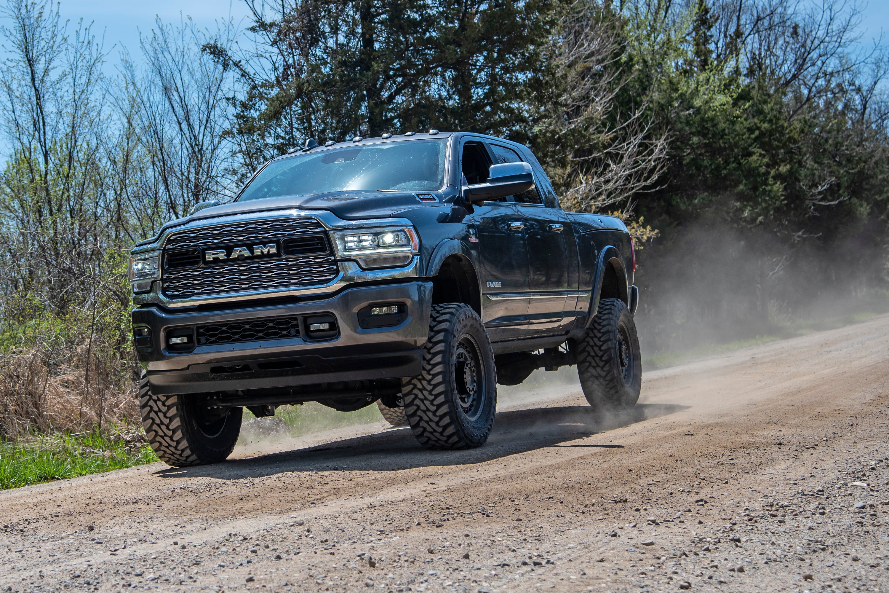 5.5 Inch Lift Kit w/ Radius Arm | Ram 3500 w/ Rear Air Ride (19-24) 4WD | Gas - Image 4